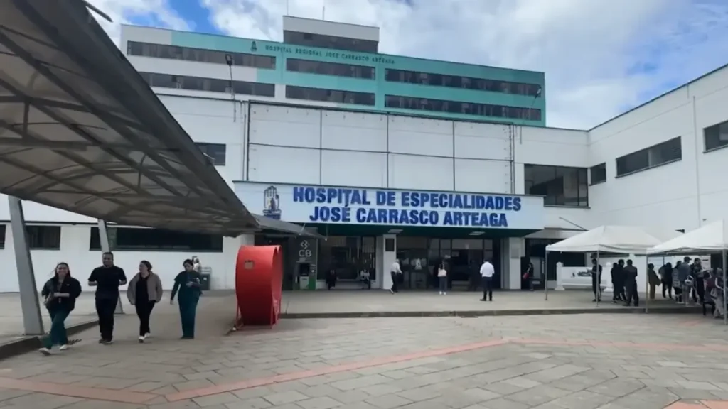 Harán plantón por falta de medicinas en el hospital del IESS de Cuenca.