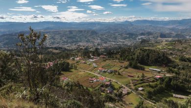 Paisaje desde el cerro Guagualzhumi, desde donde se observa una panorámica de las cordilleras que lo rodean.