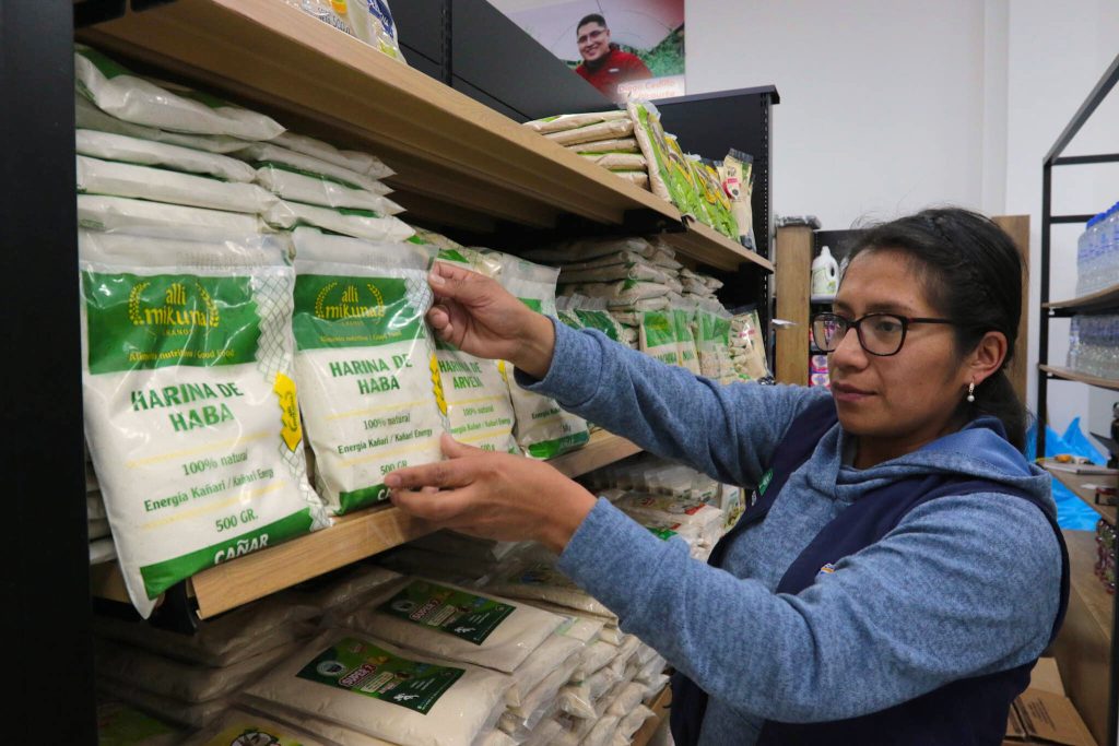 Supermercado “Precio Justo”, ubicado en las calles Bolívar y Vargas Machuca.