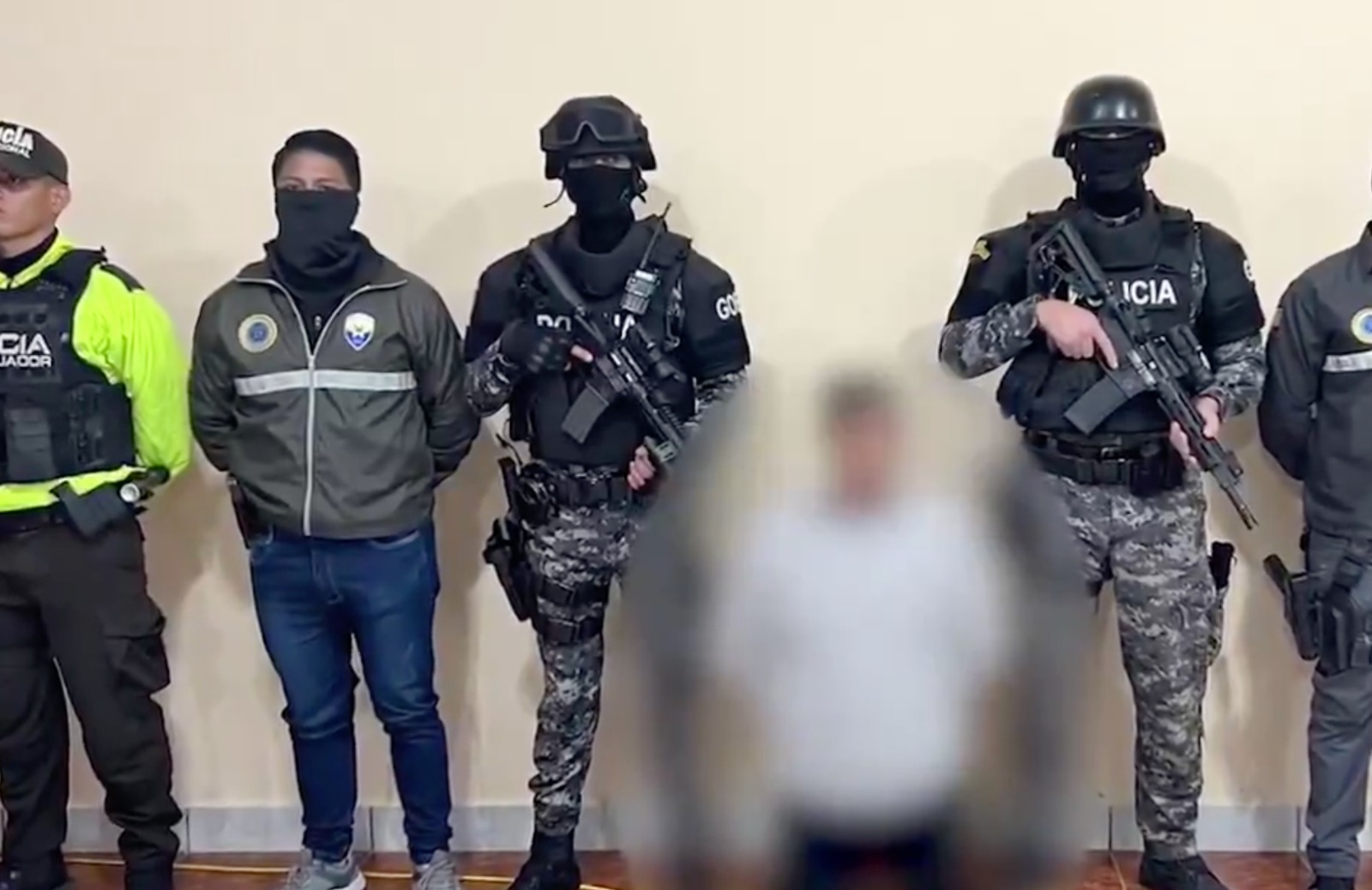 Captura del video publicado por la policía tras la detención del ciudadano en el cantón Sígsig. /Cortesía
