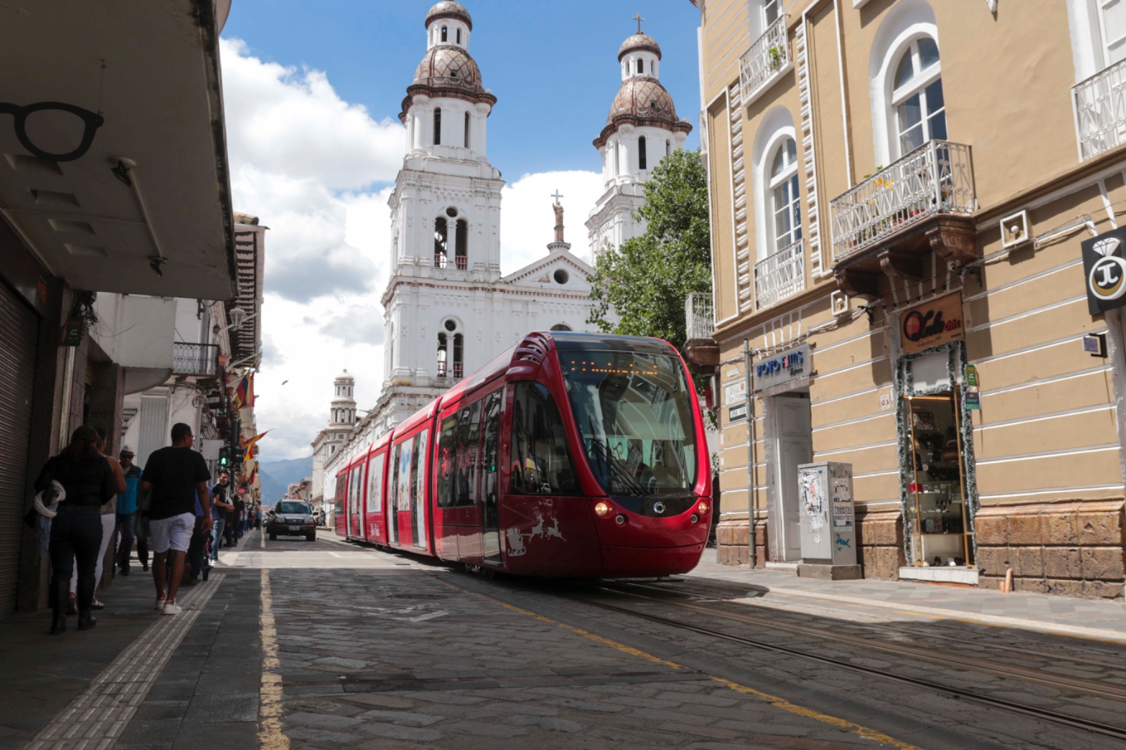 El servicio comercial del tranvía extenderá su horario por la celebración del Corpus Christi. /XCA