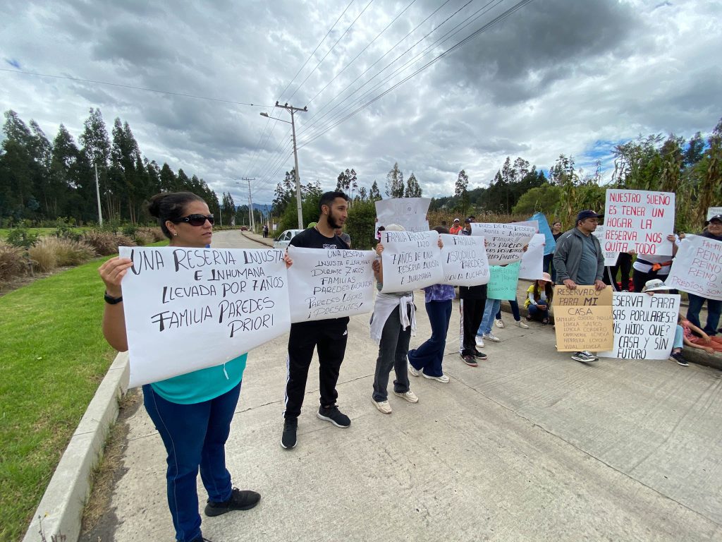 Habitantes de la avenida del Migrante durante la manifestación del sábado 25 de junio de 2025.