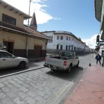 Vehículos particulares hacen mal uso de los carriles exclusivos destinados al transporte público.