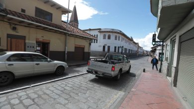 Vehículos particulares hacen mal uso de los carriles exclusivos destinados al transporte público.