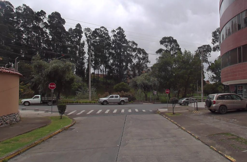 El cierre de vías se dará por el salto de motociclistas sobre el río Yanuncay. /Foto cortesía