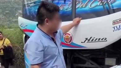 Captura de la imagen en la que se puede ver al conductor del bus con huellas de sangre en el rostro. /Captura de video publicado en redes