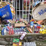 Centenares de productos caducados y algunos con restos y daños provocados por roedores fueron decomisados. /Foto Gobernación del Azuay