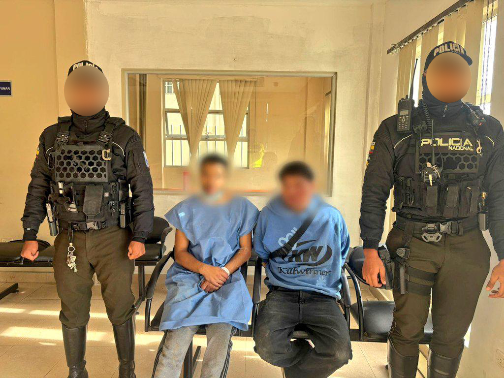 Los dos ciudadanos detenidos protagonizaron un ataque a agentes de la EMOV y de la Policía. /Foto Policía Nacional.