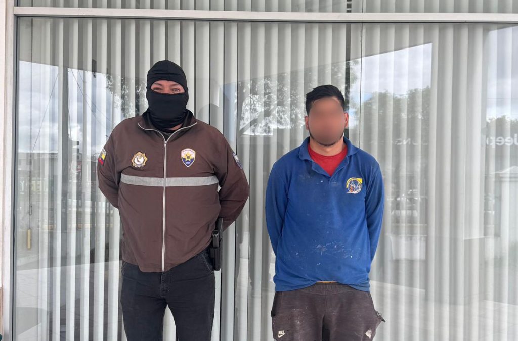 La Policía Nacional capturó al ciudadano requerido por la justicia por tentativa de homicidios en Cuenca. /Foto Policía Nacional