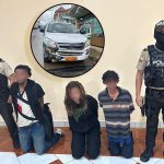 Un mujer y dos hombres son investigados por el robo de un vehículo y presunto porte de armas. /Foto Policía Nacional
