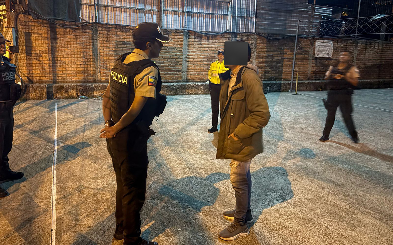 El local fue clausurado en Sayausí por venta de alcohol y no respetar horario de funcionamiento. /Foto Intendencia de Policía Azuay