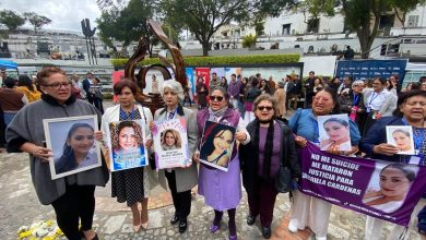 En el evento inaugural del memorial estuvieron presentes madres de víctimas de femicidios. /XCA