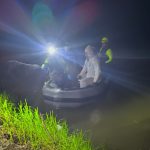 Personal policial y del Cuerpo de Bomberos de durante las labores de rescate del cadáver en el embalse de Mazar. /Fotos Policía Nacional