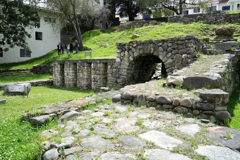 Vestigios arqueológicos hallados en el Museo de Sitio Manuel Agustín Landívar en Cuenca. /Foto Prefectura de Azuay