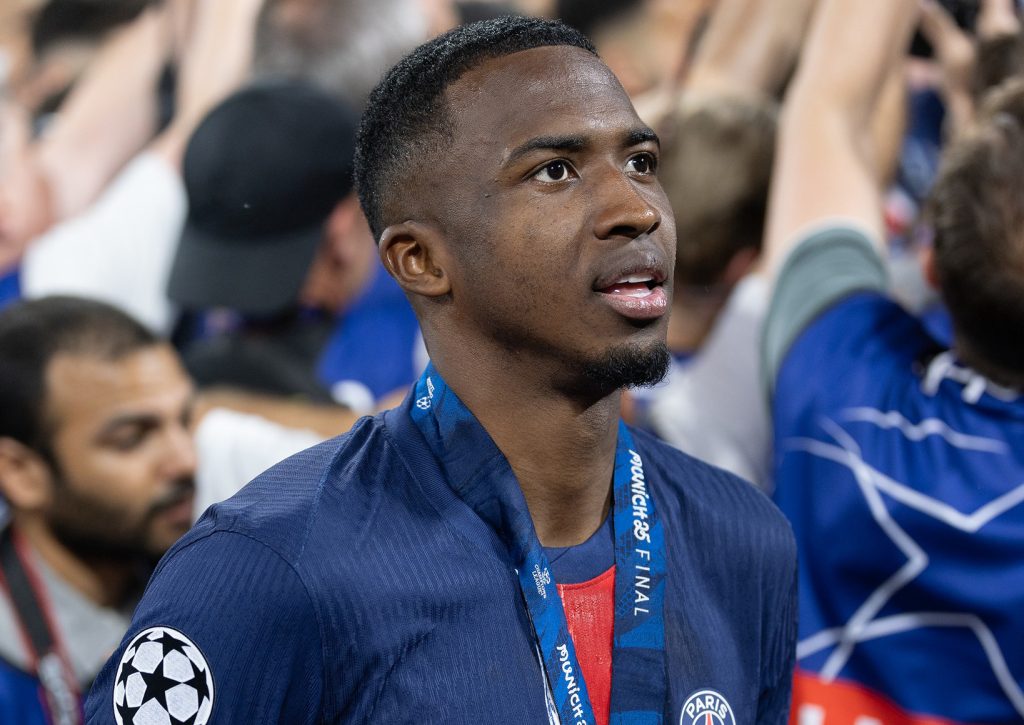 Willian Pacho se convirtió en el primer ecuatoriano que gana una Champions League, el torneo de clubes más importante del mundo en la actualidad. /Cortesía Paris Saint-Germain