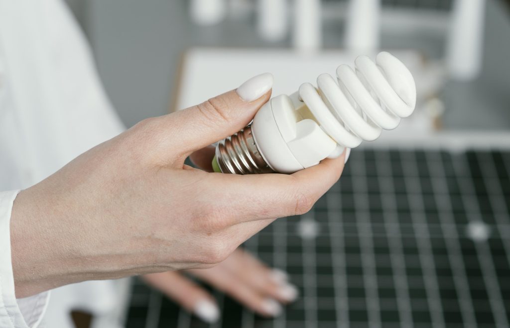 El valor por el consumo de luz en Cuenca variará tras la eliminación de la compensación del Gobierno decretad por la crisis energética de 2024. /Foto referencial