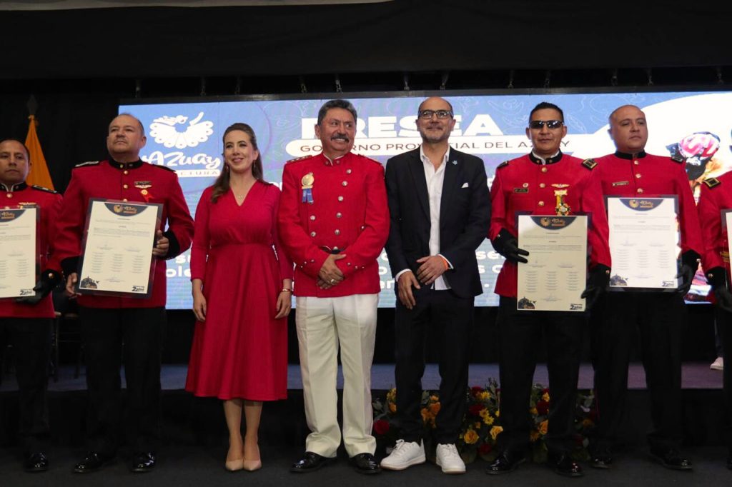 Sesión Solemne por los 201 años de provincialización del Azuay, en al Casa de la Provincia.