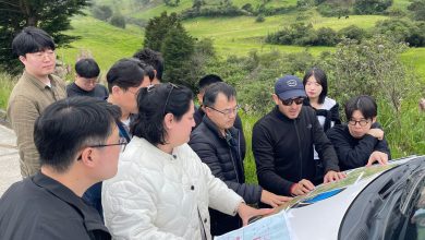 Representantes de la empresa coreana está de visita en Cuenca y Guayaquil para analizar los tres trazados de la nueva vía Cuenca – Guayaquil. /Foto Secretaría de Inversiones.