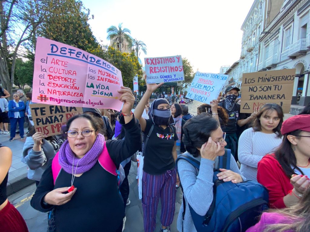 La marcha del lunes 28 de julio de 2025 la protagonizaron mujeres en el centro histórico de Cuenca. / XCA