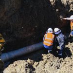 Trabajadores de ETAPA trabajan en la reparación de la tubería afectada desde el lunes 14 de julio de 2025. /XCA