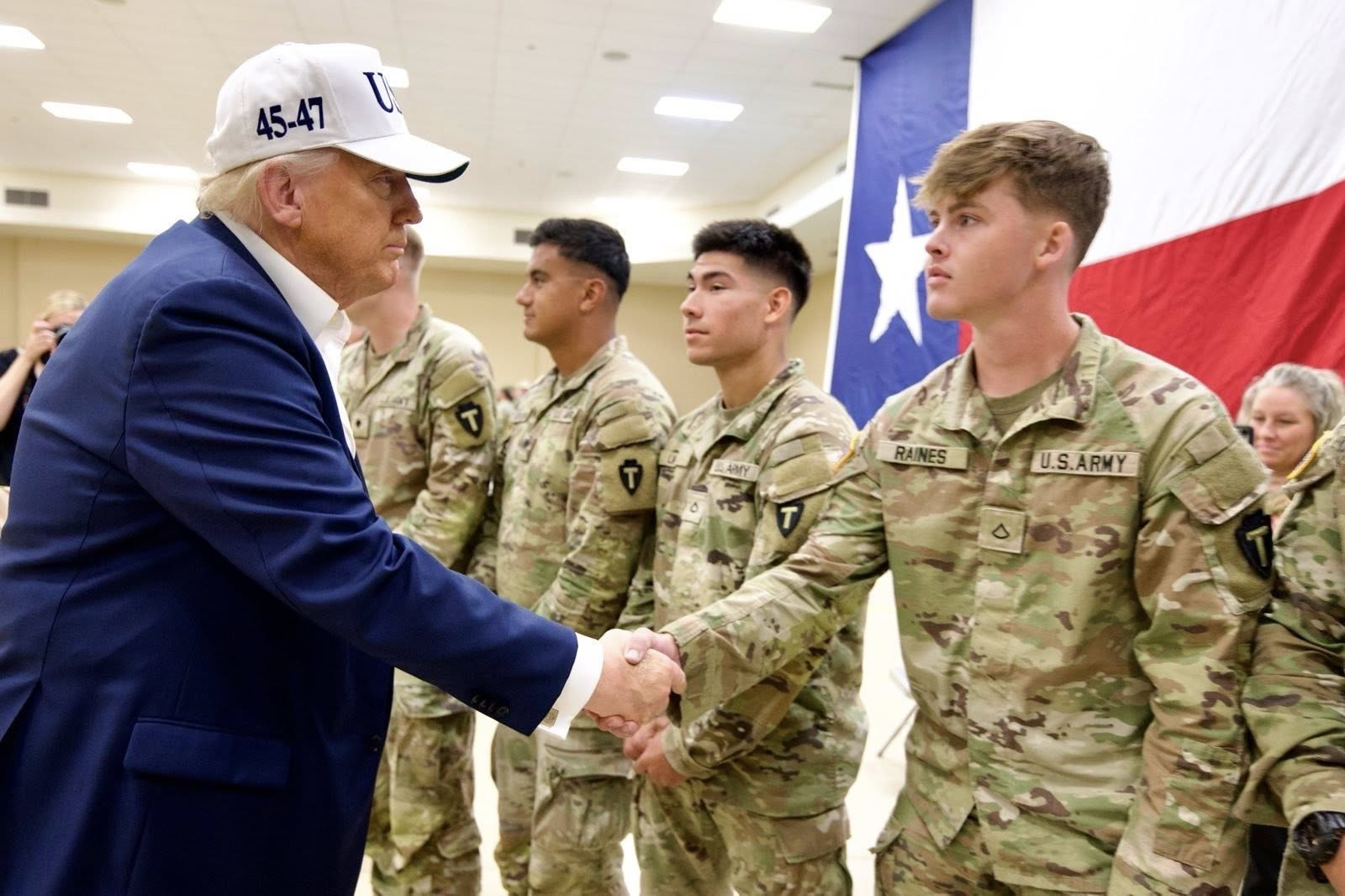 Trump visita Texas