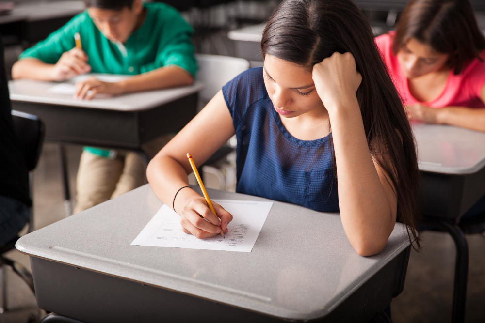 El examen de admisión es parte del proceso oficial de ingreso a los institutos técnicos y conservatorios públicos del país, coordinado por la Senescyt