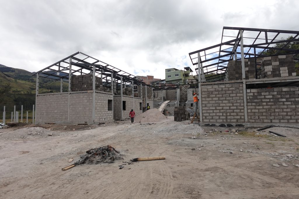 Avance de la construcción de las viviendas para los damnificados.