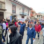 Los trabajadores marcharon por las calles de Cuenca exigiendo que se respeten sus derechos. /Cortesía