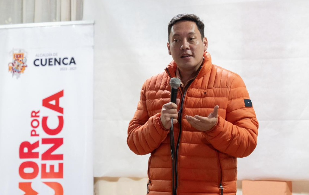 Cristian Zamora, alcalde de Cuenca, dio detalles sobre el funcionario denunciado por presuntamente pedir dinero por cargos municipales. /Foto Cristian Zamora