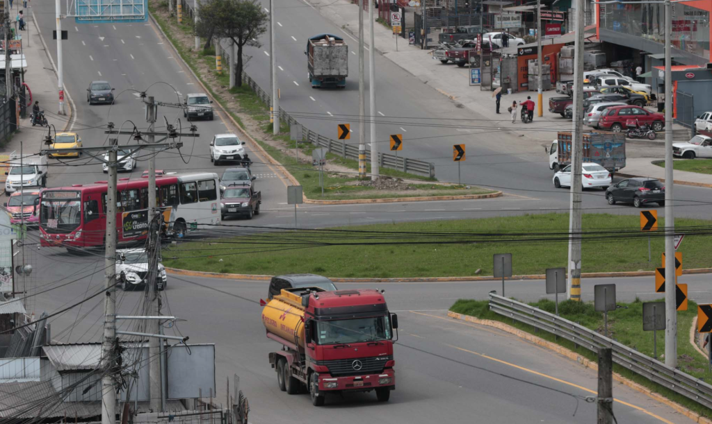 A más del distribuidor de tráfico de Monay, se espera construir dos pasos elevados más en la autopista.