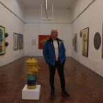 Artista Juan Pablo Toral en la Sala ‘Boulevard’ de la exposición ‘Retrotopía’ en el Museo Municipal de Arte Moderno.