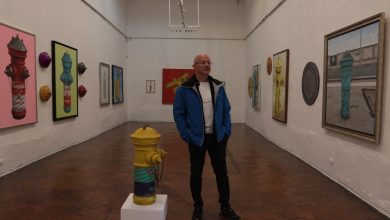 Artista Juan Pablo Toral en la Sala ‘Boulevard’ de la exposición ‘Retrotopía’ en el Museo Municipal de Arte Moderno.