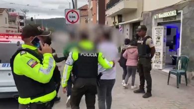 Dos ciudadanos venezolanos fueron trasladados por la Policía de Migración para el proceso de deportación por incumplir el estatus migratorio.