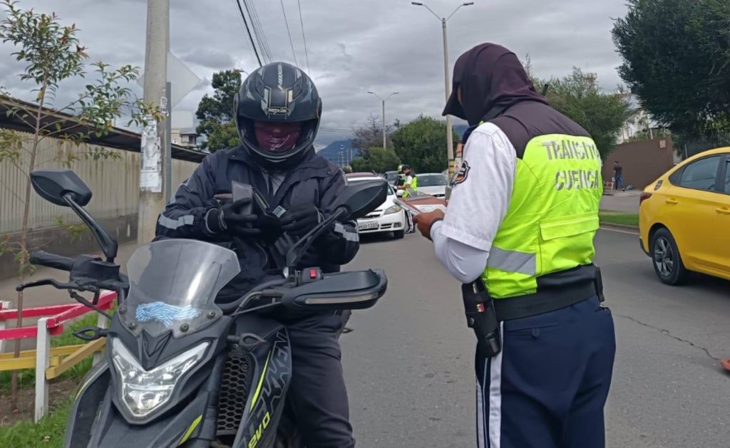 Cuenca déficit agentes civiles de tránsito