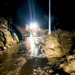 Maquinaria limpia la vía