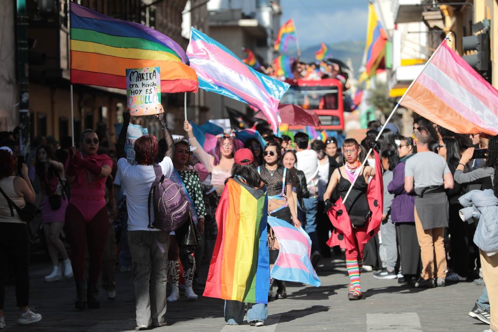 Con banderas y pancartas, participantes recorrieron el Centro Histórico para visibilizar la diversidad y exigir respeto a sus derechos.