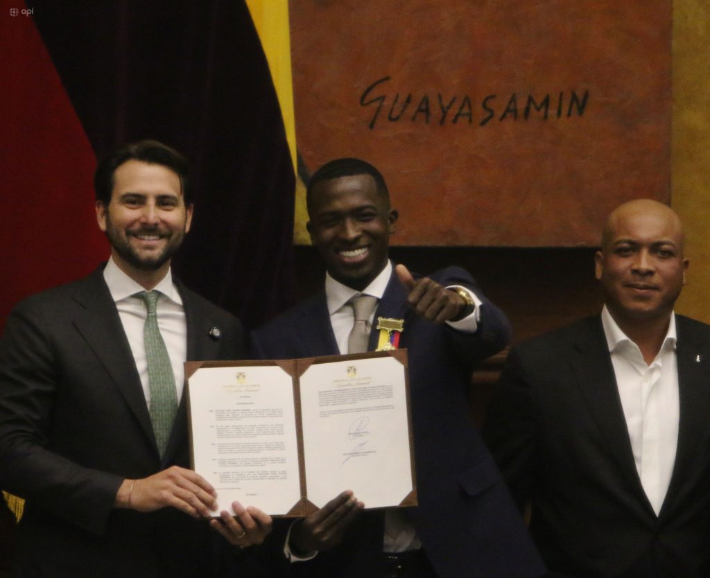 CONDECORACION ASAMBLEA WILLIAM PACHO