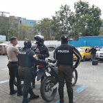 Personal de la Policía Nacional resguarda la escena del robo registrado, bajo la moda ‘sacapinta’, el jueves 28 de agosto de 2025. /FCS