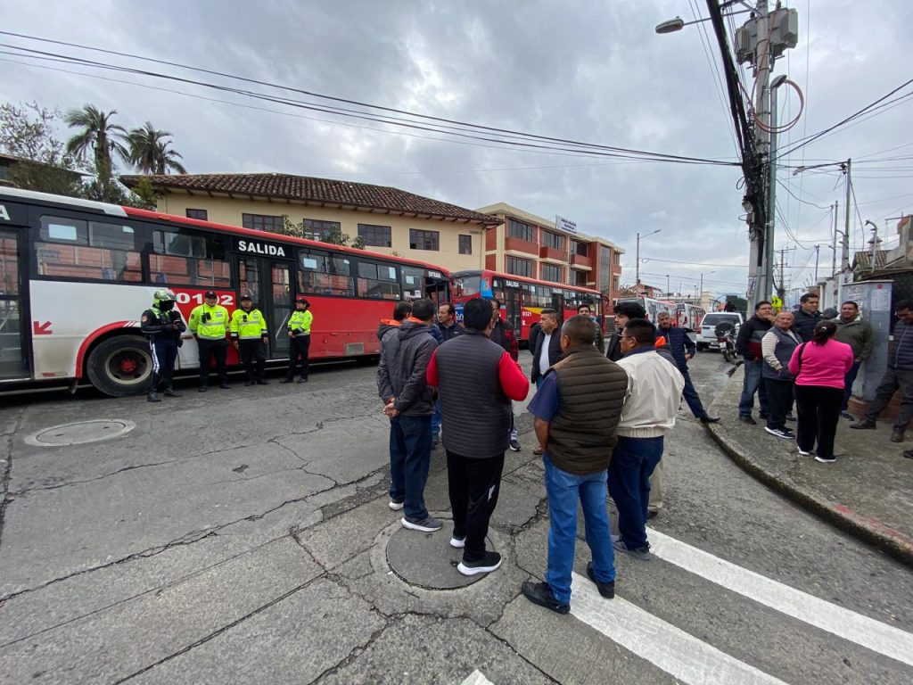 Desacuerdo entre alcalde y transportistas urbanos.