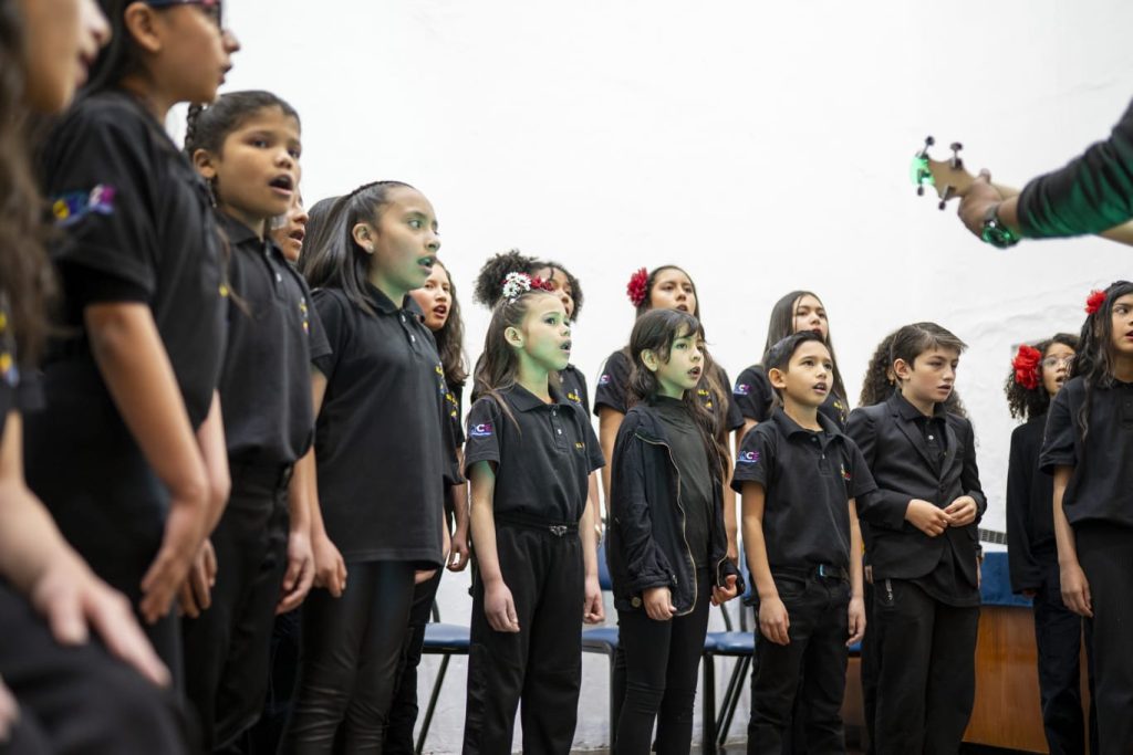 Orquesta de niños migrantes en Cuenca