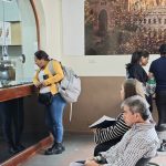 El Consejo Nacional Electoral (CNE) entrega certificados de votación definitivos.