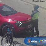 Captura del video en el que se puede observar el incidente entre un conductor y un agente civil de tránsito. /Captura de video