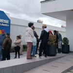 Un grupo de socios se dieron cita a la matriz de la Cooperativa CREA en la Av. Unidad Nacional.