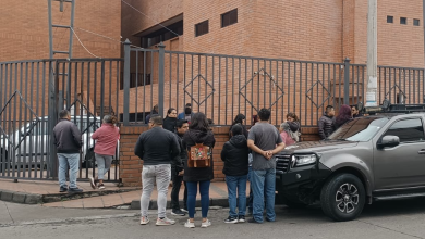Familiares de Ángel Quillupangui acudieron al Complejo Judicial de Cuenca para pedir que se dicté prisión preventiva en contra del causante de su muerte.