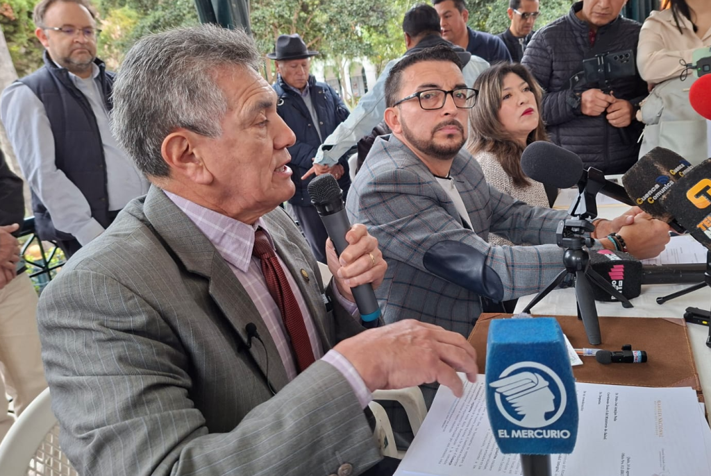 Asambleístas por Azuay recorrieron y constaron la “crítica” situación del Hospital Vicente Corral Moscoso de Cuenca. /Cortesía