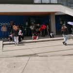 Los socios de la Cooperativa CREA anunciaron un plantón pacífico hasta el 20 de agosto, fecha en la que termina el plazo de las negociaciones con otras entidades del sistema financiero popular. /XCA