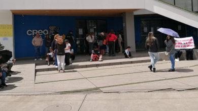 Los socios de la Cooperativa CREA anunciaron un plantón pacífico hasta el 20 de agosto, fecha en la que termina el plazo de las negociaciones con otras entidades del sistema financiero popular. /XCA