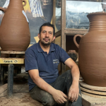 Iván Encalada, reconocido artesano cuencano, permanece bajo observación por un aneurisma que le provocó un derrame cerebral. /Cortesía