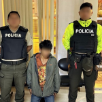 El sujeto fue detenido por la Policía Nacional cuando intentaba robarse las pertenencias de un domicilio en Cuenca. /Foto Policía Nacional