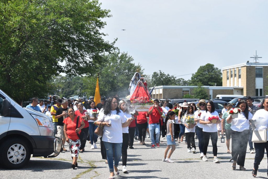 Migrantes ecuatorianos celebraron a la Virgen de El Cisne en EE.UU.